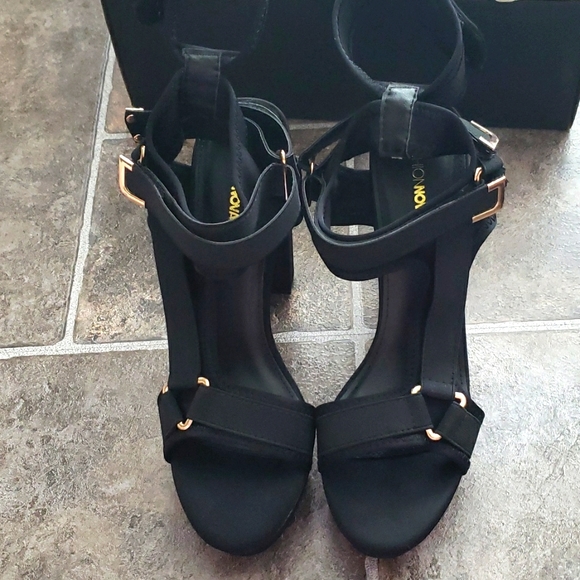 FASHION NOVA 6 INCH GLADIATOR STYLE CHUNKY PLATFORM HEELS SIZE 11 - Picture 2 of 14